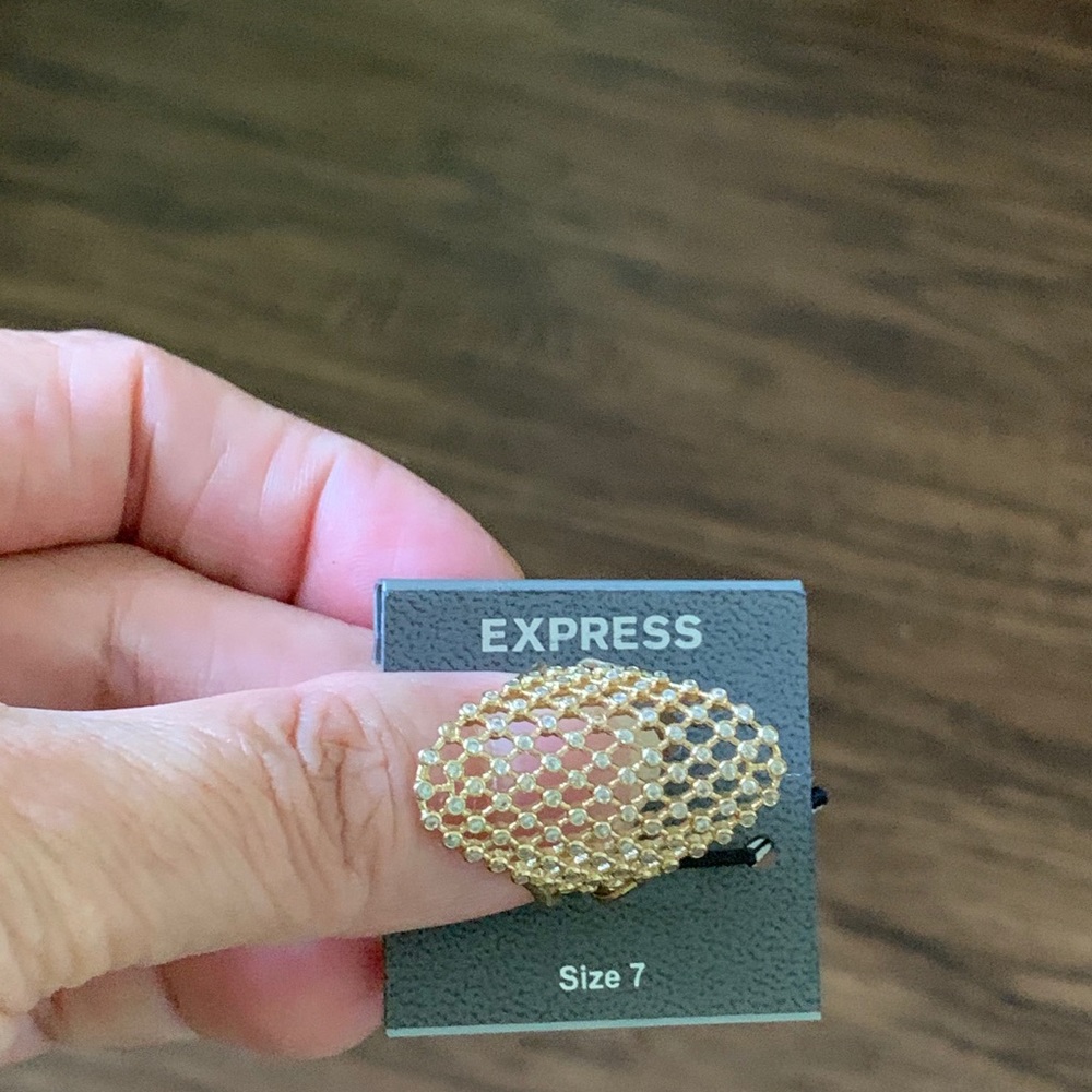 Express beautiful ring size 7